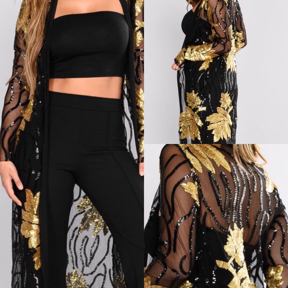 HP🎉7/4 WINWIN gorgeous gold sequin black kimono